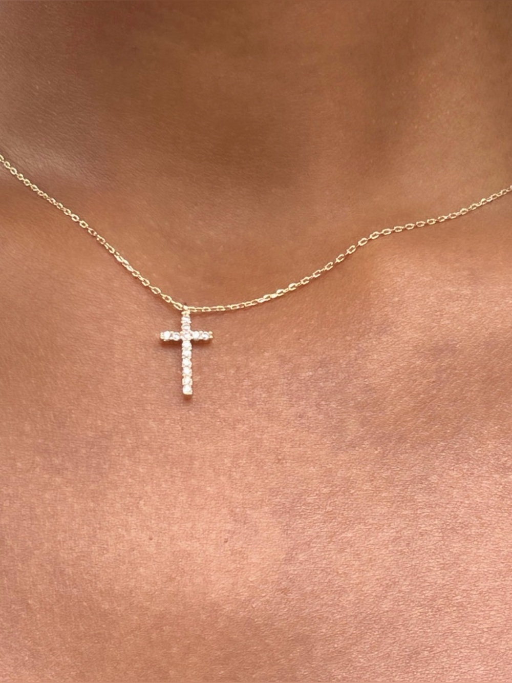 Brandy Melville RHINESTONE CROSS NECKLACE
